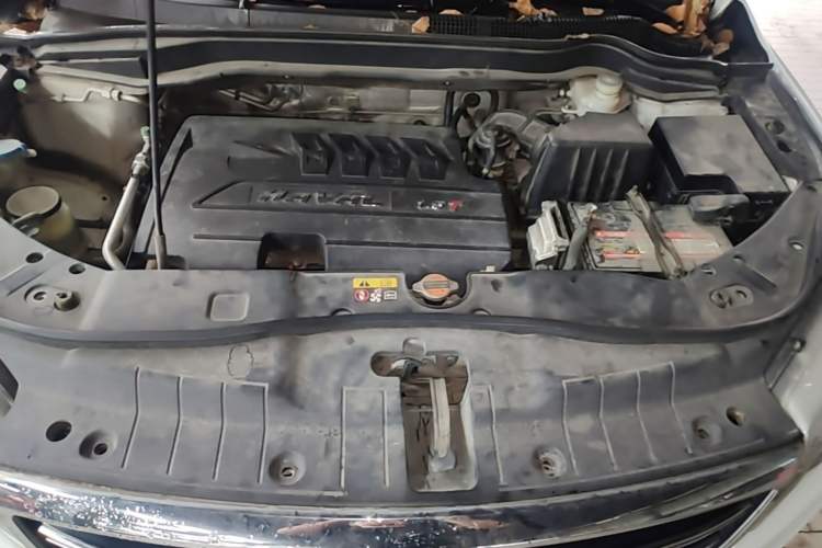 Used Haval H6 2013 Sport Edition 1.5T Manual Two-Wheel Drive Urban Model Engine Bay