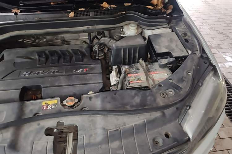 Used Haval H6 2013 Sport Edition 1.5T Manual Two-Wheel Drive Urban Model Engine Bay Left