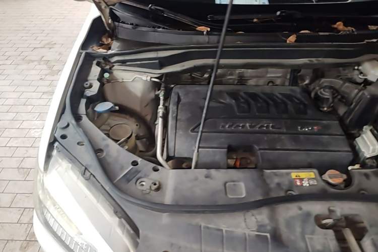 Used Haval H6 2013 Sport Edition 1.5T Manual Two-Wheel Drive Urban Model Engine Bay Right