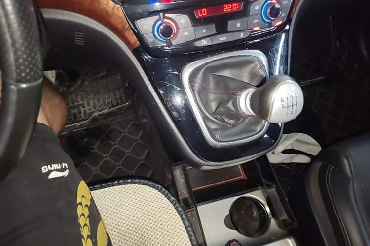 Used Haval H6 2013 Sport Edition 1.5T Manual Two-Wheel Drive Urban Model Gear Lever