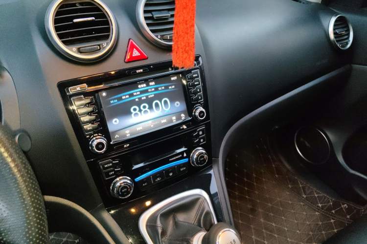 Used Haval H6 2013 Upgraded Model 1.5T Manual Two-Wheel Drive Urban Version Audio And AC Panel