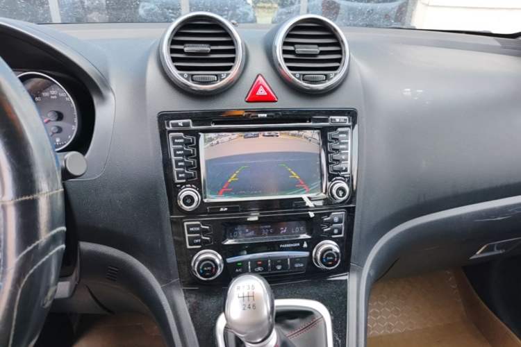 Used Haval H6 2013 Upgraded Model 1.5T Manual Two-Wheel Drive Elite Version Audio And AC Panel