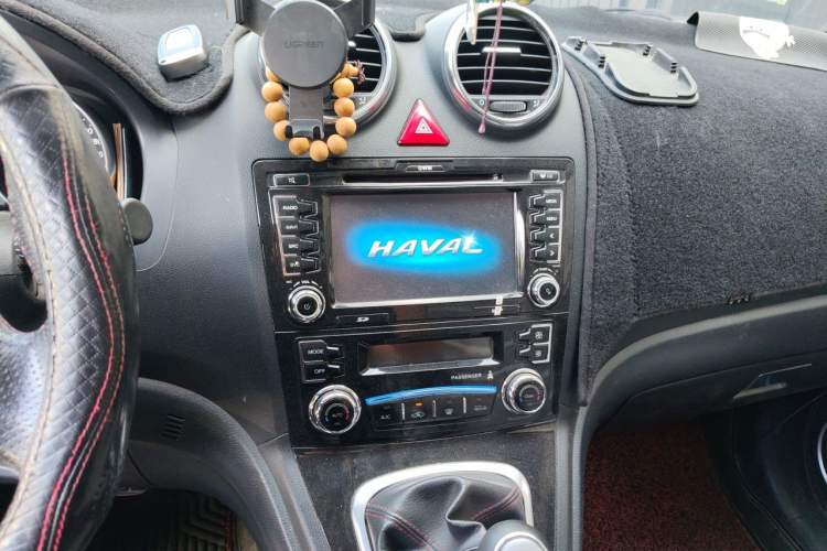 Used Haval H6 2013 Upgraded Model 1.5T Manual Two-Wheel Drive Urban Version Audio And AC Panel