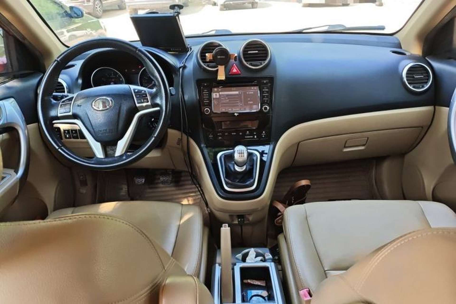 Used Haval H6 2013 1.5T Manual 4x4 Prestige Edition Center Console
