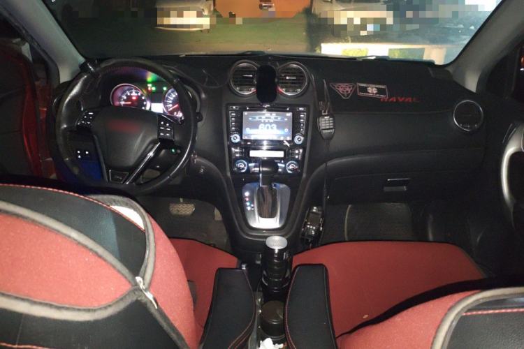 Used Haval H6 2013 Upgraded Model 2.4L Automatic Two-Wheel Drive Prestige Version Center Console