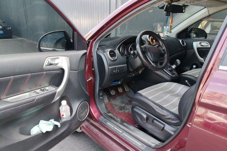 Used Haval H6 2013 Upgraded Model 1.5T Manual Two-Wheel Drive Urban Version Driver Seat