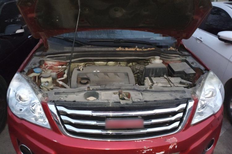 Used Haval H6 2013 Upgraded Model 2.4L Automatic Two-Wheel Drive Prestige Version Engine Bay