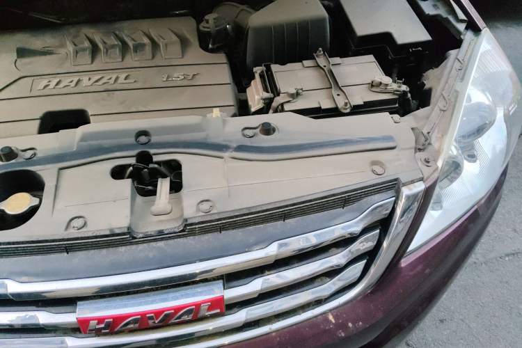 Used Haval H6 2013 Upgraded Model 1.5T Manual Two-Wheel Drive Urban Version Engine Bay Left
