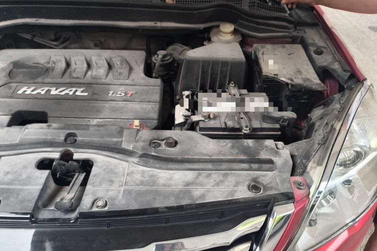 Used Haval H6 2013 Upgraded Model 1.5T Manual Two-Wheel Drive Elite Version Engine Bay Left