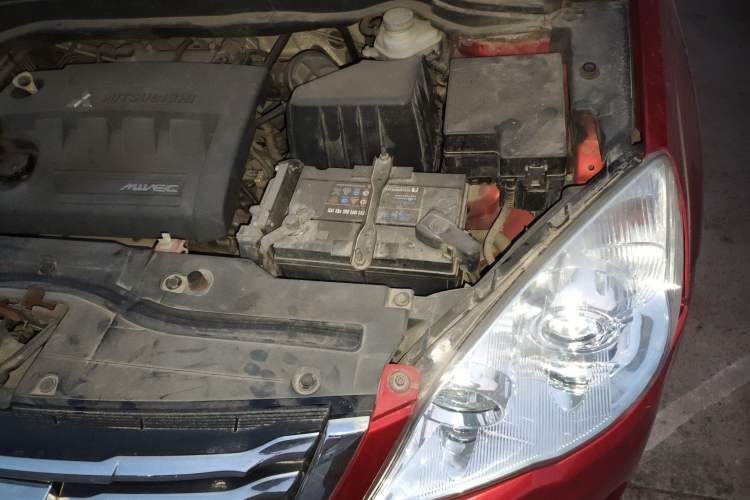 Used Haval H6 2013 Upgraded Model 2.4L Automatic Two-Wheel Drive Prestige Version Engine Bay Left