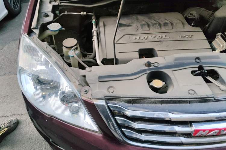 Used Haval H6 2013 Upgraded Model 1.5T Manual Two-Wheel Drive Urban Version Engine Bay Right