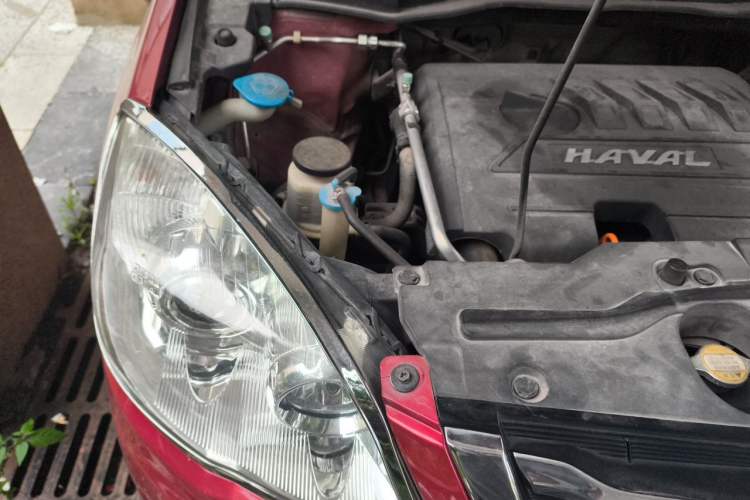 Used Haval H6 2013 Upgraded Model 1.5T Manual Two-Wheel Drive Elite Version Engine Bay Right