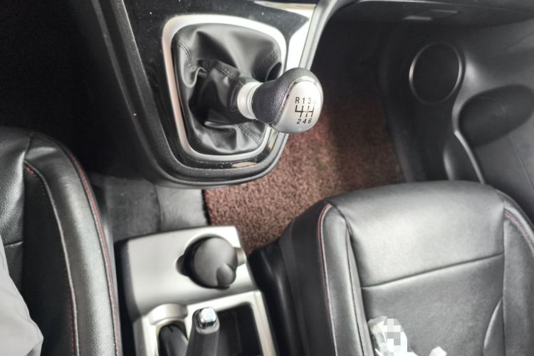 Used Haval H6 2013 Upgraded Model 1.5T Manual Two-Wheel Drive Elite Version Gear Lever
