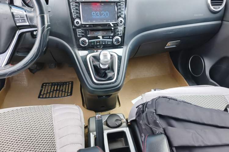 Used Haval H6 2013 Upgraded Model 1.5T Manual Two-Wheel Drive Elite Version Gear Lever