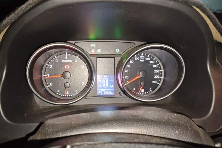 Used Haval H6 2013 Upgraded Model 2.4L Automatic Two-Wheel Drive Prestige Version Instrument Cluster