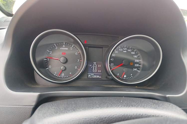 Used Haval H6 2013 Upgraded Model 2.4L Automatic Two-Wheel Drive Prestige Version Instrument Cluster