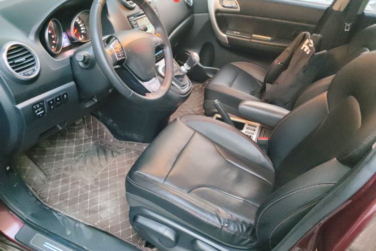 Used Haval H6 2013 Upgraded Model 1.5T Manual Two-Wheel Drive Urban Version Left Front Seat