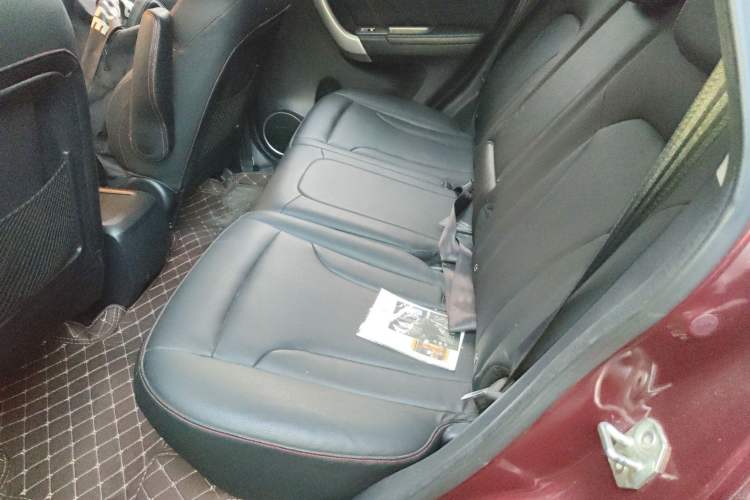 Used Haval H6 2013 Upgraded Model 1.5T Manual Two-Wheel Drive Urban Version Left Rear Seat