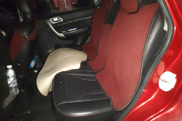 Used Haval H6 2013 Upgraded Model 2.4L Automatic Two-Wheel Drive Prestige Version Left Rear Seat