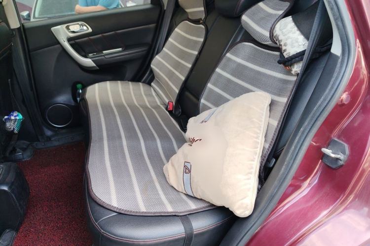 Used Haval H6 2013 Upgraded Model 1.5T Manual Two-Wheel Drive Urban Version Left Rear Seat