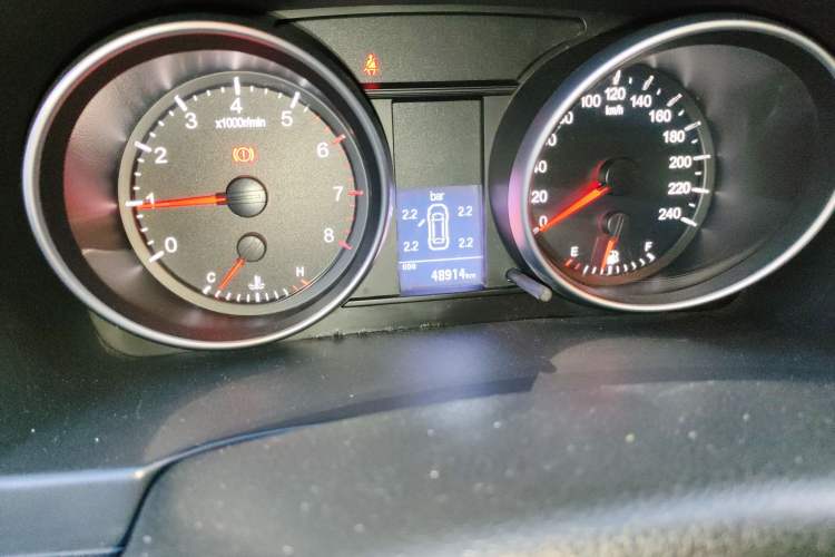 Used Haval H6 2013 Upgraded Model 1.5T Manual Two-Wheel Drive Urban Version Odometer Close Up