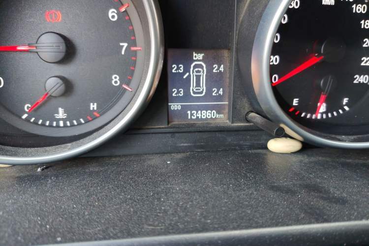 Used Haval H6 2013 Upgraded Model 1.5T Manual Two-Wheel Drive Urban Version Odometer Close Up