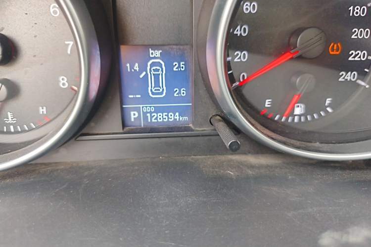 Used Haval H6 2013 Upgraded Model 2.4L Automatic Two-Wheel Drive Prestige Version Odometer Close Up