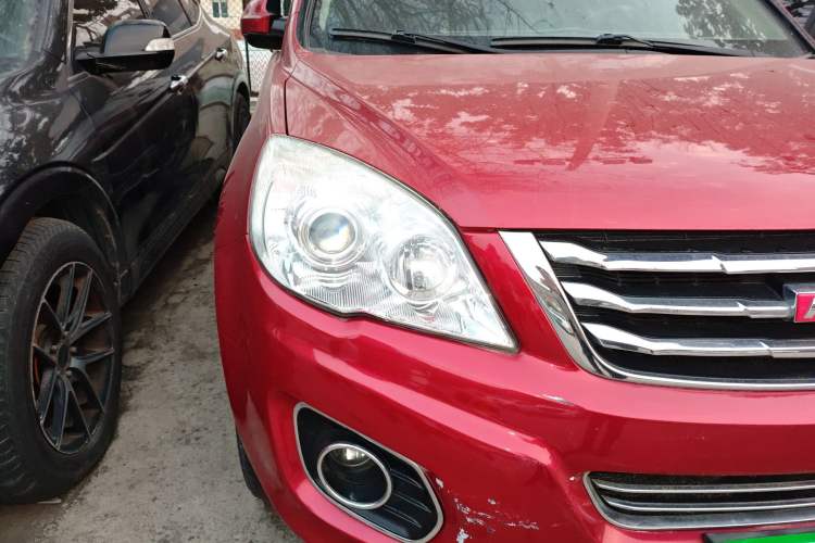 Used Haval H6 2013 Upgraded Model 2.4L Automatic Two-Wheel Drive Prestige Version Right Front Headlight