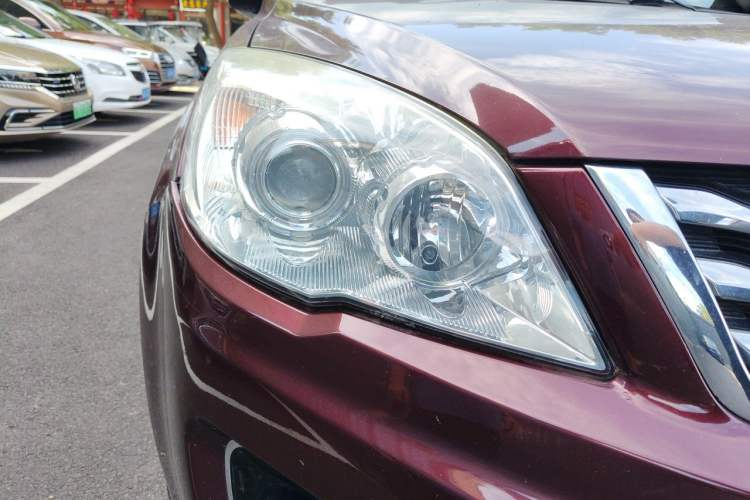 Used Haval H6 2013 Upgraded Model 1.5T Manual Two-Wheel Drive Urban Version Right Front Headlight