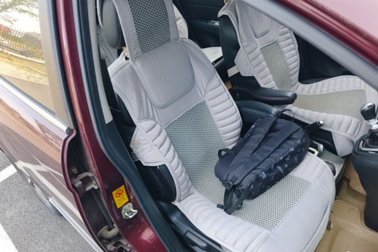 Used Haval H6 2013 Upgraded Model 1.5T Manual Two-Wheel Drive Elite Version Right Front Seat