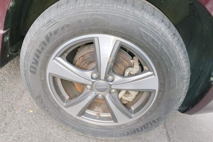 Used Haval H6 2013 Upgraded Model 1.5T Manual Two-Wheel Drive Urban Version Right Front Wheel Hub