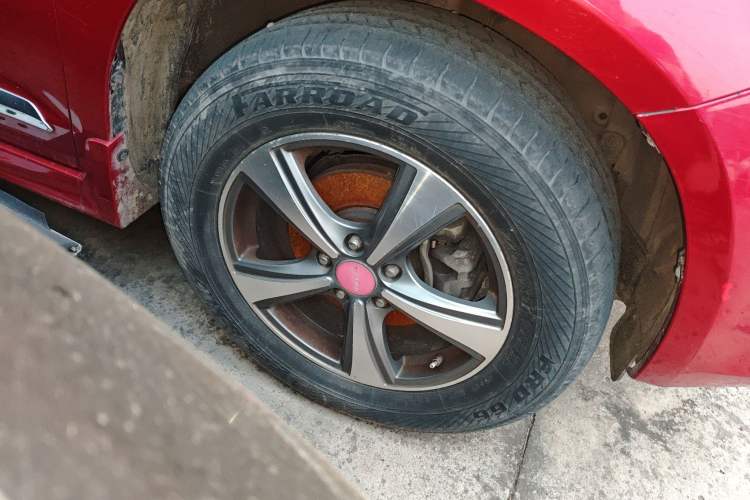 Used Haval H6 2013 Upgraded Model 2.4L Automatic Two-Wheel Drive Prestige Version Right Front Wheel Hub