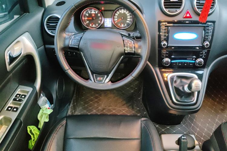 Used Haval H6 2013 Upgraded Model 1.5T Manual Two-Wheel Drive Urban Version Steering Wheel