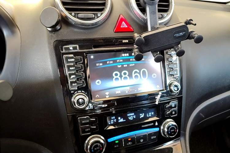 Used Haval H6 2013 Upgraded Model 1.5T Manual Two-Wheel Drive Elite Version Audio And AC Panel