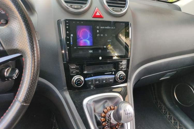 Used Haval H6 2013 Upgraded Model 1.5T Manual Two-Wheel Drive Elite Version Audio And AC Panel