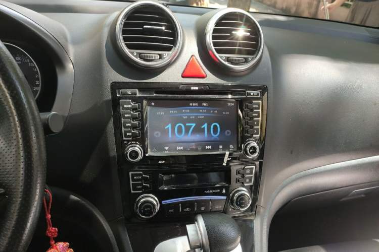 Used Haval H6 2013 Upgraded Model 2.4L Automatic Two-Wheel Drive Elite Version Audio And AC Panel