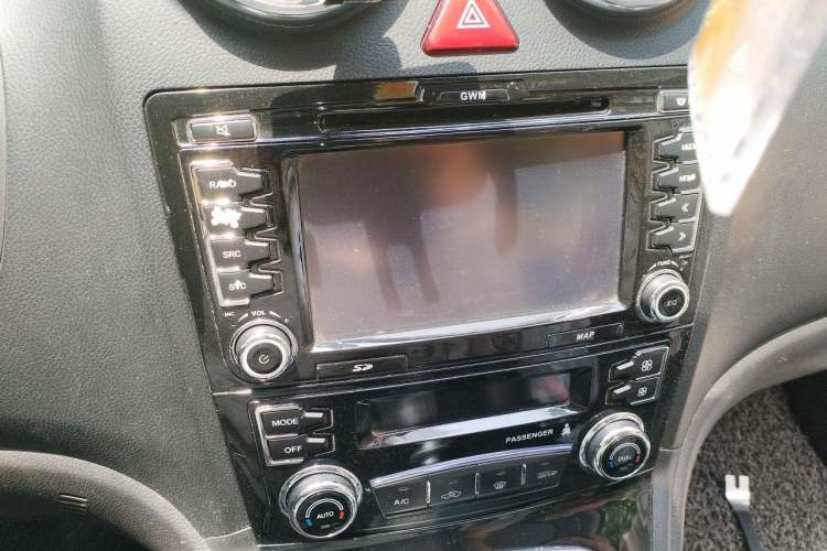Used Haval H6 2013 Upgraded Model 1.5T Manual Two-Wheel Drive Elite Version Audio And AC Panel
