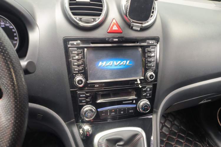 Used Haval H6 2013 Upgraded Model 1.5T Manual Two-Wheel Drive Elite Version Audio And AC Panel