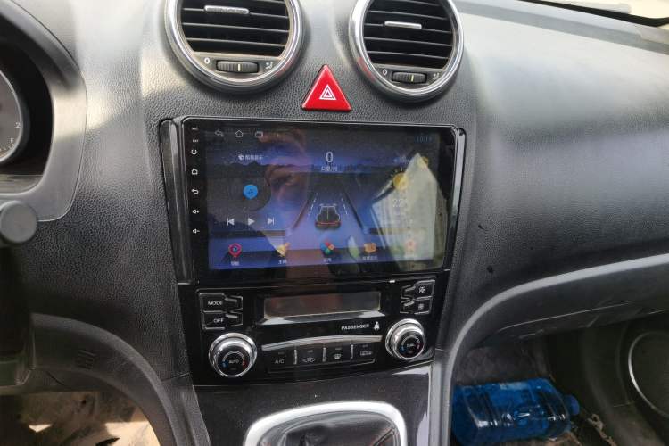 Used Haval H6 2013 Upgraded Model 1.5T Manual Two-Wheel Drive Elite Version Audio And AC Panel
