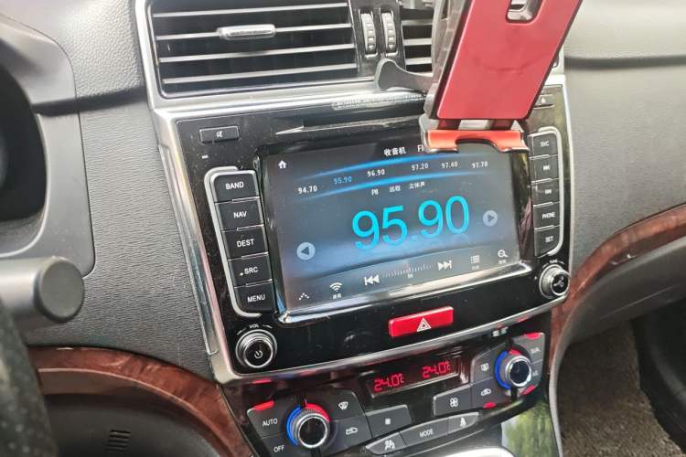 Used Haval H6 2013 Sport Edition 1.5T Manual Two-Wheel Drive Prestige Model Audio And AC Panel