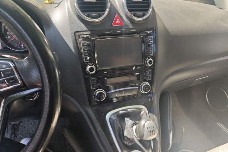 Used Haval H6 2013 Upgraded Model 1.5T Manual 4x4 Elite Version Audio And AC Panel