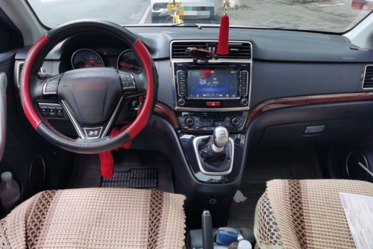 Used Haval H6 2013 Sports Edition 1.5T Manual Two-Wheel Drive Elite Model Center Console