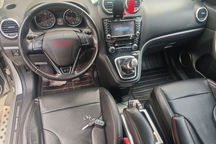 Used Haval H6 2013 Upgraded Model 1.5T Manual Two-Wheel Drive Elite Version Center Console