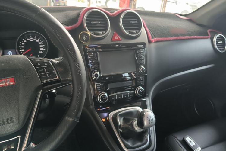 Used Haval H6 2013 Upgraded Model 1.5T Manual Two-Wheel Drive Elite Version Center Console