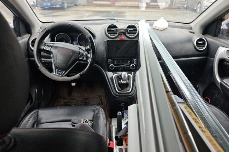 Used Haval H6 2013 Upgraded Model 1.5T Manual Two-Wheel Drive Elite Version Center Console