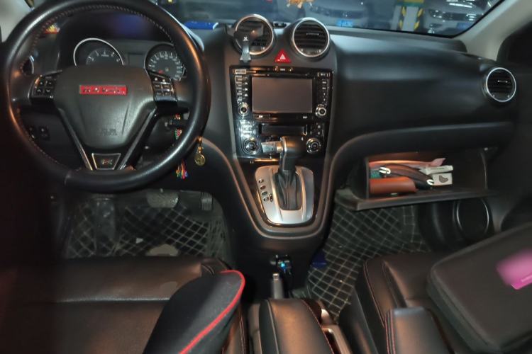 Used Haval H6 2013 Upgraded Model 2.4L Automatic Two-Wheel Drive Elite Version Center Console
