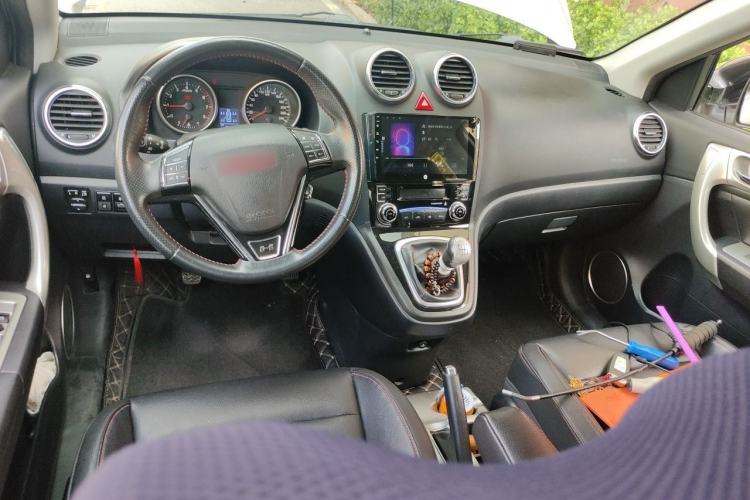 Used Haval H6 2013 Upgraded Model 1.5T Manual Two-Wheel Drive Elite Version Center Console