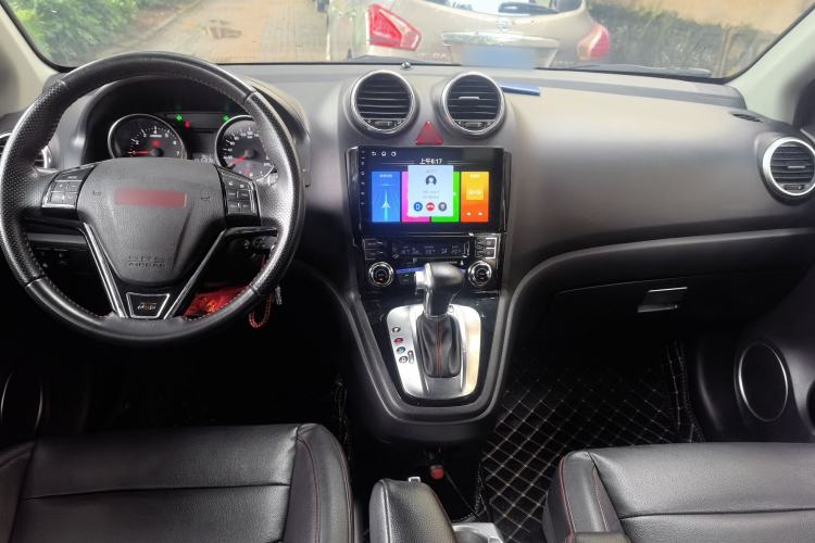 Used Haval H6 2013 Upgraded Model 2.4L Automatic Two-Wheel Drive Elite Version Center Console
