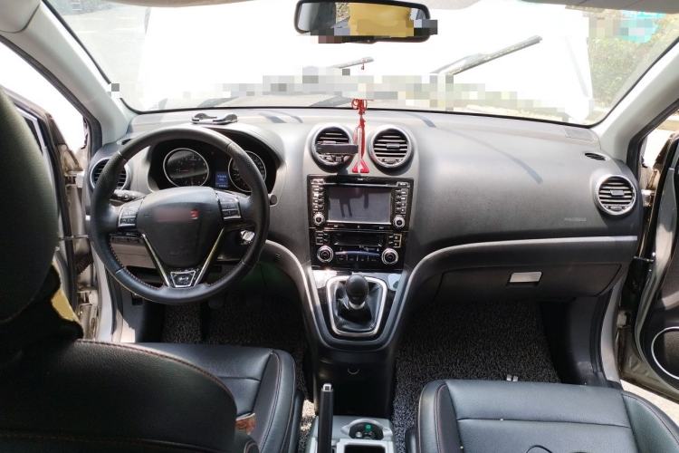 Used Haval H6 2013 Upgraded Model 1.5T Manual Two-Wheel Drive Elite Version Center Console