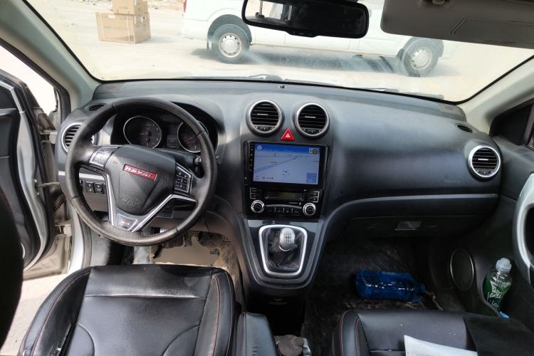 Used Haval H6 2013 Upgraded Model 1.5T Manual Two-Wheel Drive Elite Version Center Console